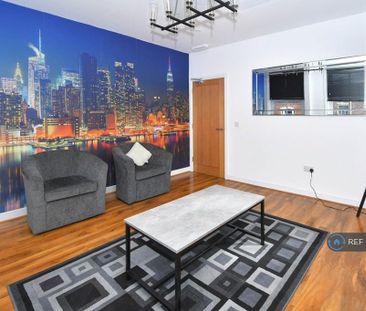 1 bedroom in a house share to rent - Photo 2