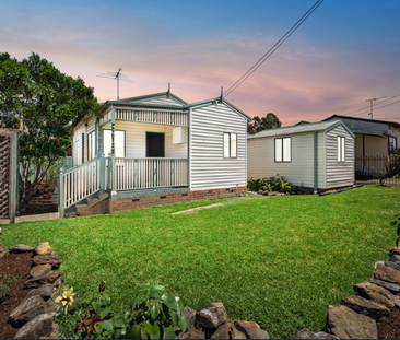 Neat & Tidy Three Bedroom Home - Photo 6