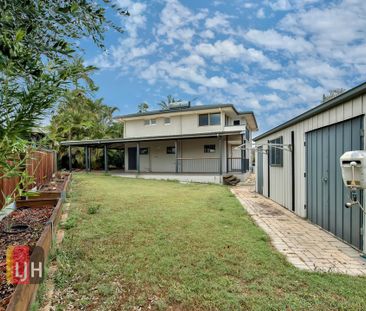 SPACIOUS, AIR CONDITIONED HOME CLOSE TO EVERYTHING - Photo 3