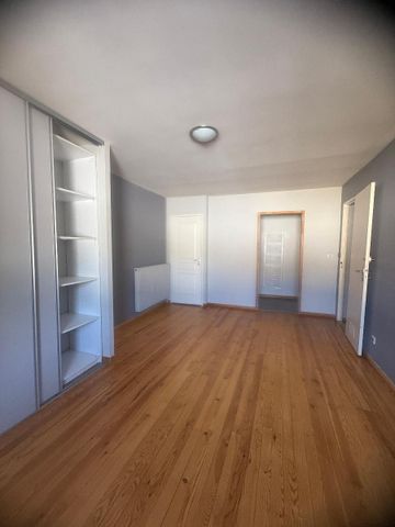 Location Maison 5 pièces 133m² PUYGOUZON 81990 - Photo 3