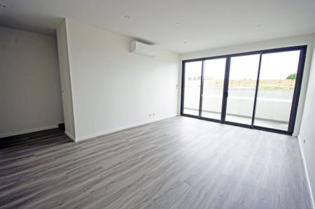 Boutique Block - Spacious, Stylish & Excellent Location - Photo 3