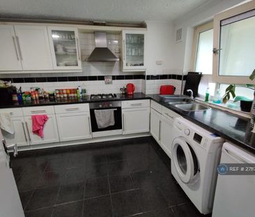 4 bedroom flat to rent - Photo 5