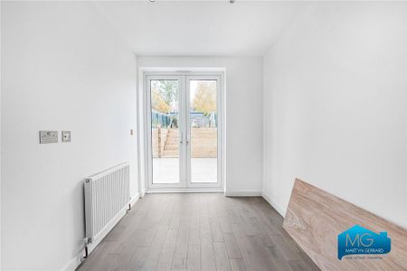 4 bedroom end of terrace house to rent - Photo 2