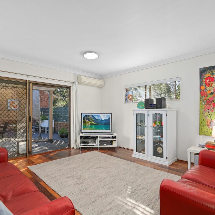 Quiet Location only minutes to Towers and Transport Hubs - Photo 1