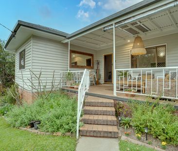 5 Edward Street, Labrador, Qld 4215 - Photo 2
