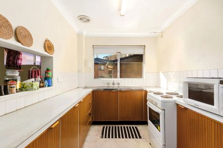 Cosy 2-Bedroom Retreat Near Parramatta Golf Course & Parramatta Park - Photo 3