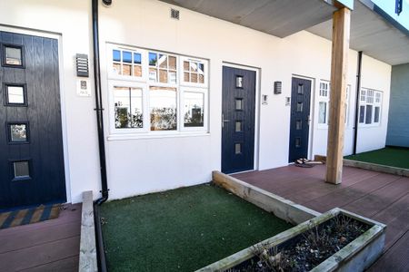 1 bed flat to rent in Christchurch Road, Bournemouth, BH1 - Photo 2