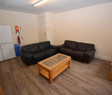 6 bedroom flat to rent - Photo 1