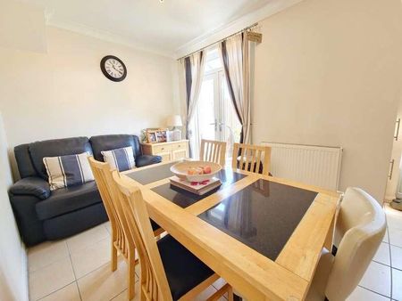 Fairview Avenue, Rainham, Essex, RM13 - Photo 4