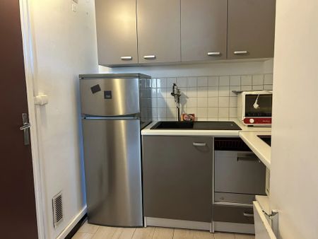 Appartement 1 pièces 30m2 MARSEILLE 5EME 660 euros - Photo 3