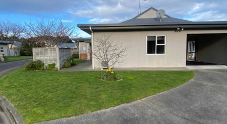 Spacious and central - Photo 3