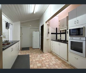 Room 1/130 Ruthven Street, Harlaxton, Qld 4350 - Photo 4