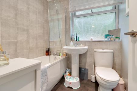 3 bedroom terraced house to rent - Photo 3
