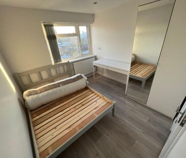 6 bedroom end of terrace house to rent - Photo 6