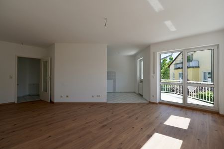 Sehr gepflegte und modernisierte zwei Zimmer Wohnung mit großem Sonnenbalkon in ... - Photo 2