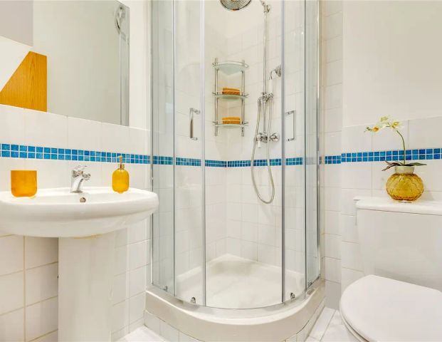 1 bedroom flat in Kensington Olympia - Photo 1