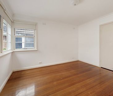 Stylishly Refreshed & Perfectly Positioned - Photo 5