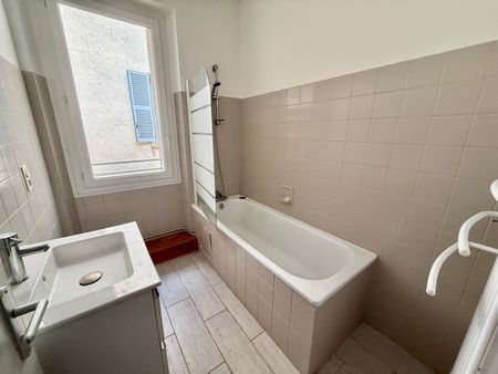 Location Appartement 3 pièces 84m² - Photo 4