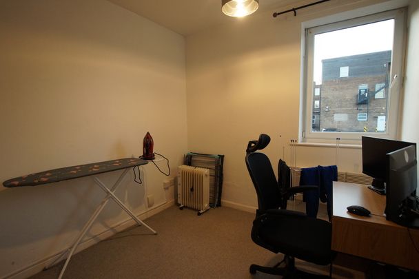 2 bedroom Flat to let - Photo 1