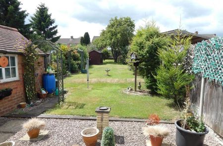 3 bedroom semi-detached house to rent - Photo 5