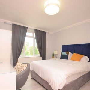 House share to rent - Photo 2