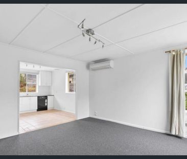 Light, Bright & Spacious Family Home - Photo 4