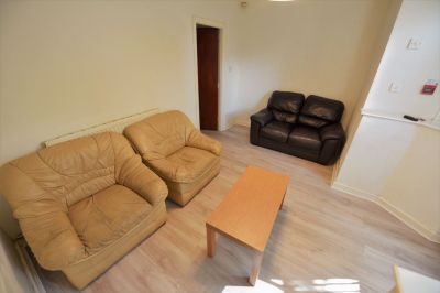 2 bedroom Flat in Flat 1, Leeds - Photo 2