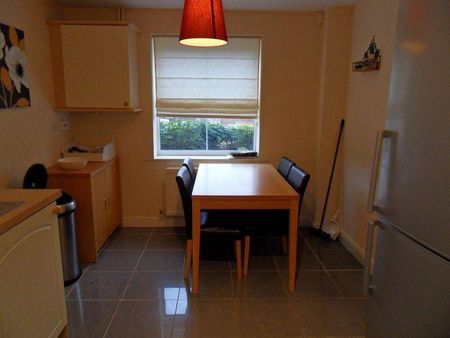 4 bedroom semi-detached house to rent - Photo 3