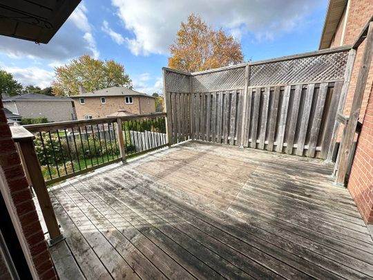 For Lease - 102 Hazelwood Drive, Newmarket, Ontario - Photo 1