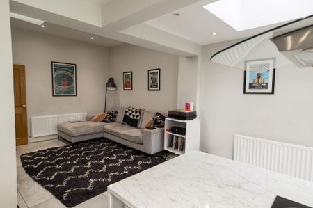 70 Ravenhill Avenue, Belfast, BT6 8LG - Photo 5
