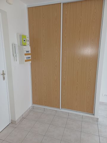 Location Appartement 3 pièces 74m² - Photo 4