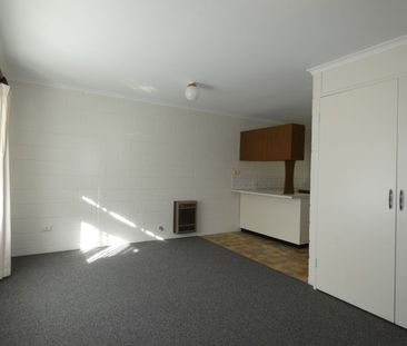 Modern Two-Bedroom Unit in a Prime South Albury Location - Photo 2