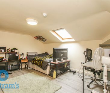 8 bed Semi-Detached House for Rent - Photo 1