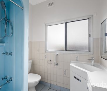 Spacious Home with Large Backyard - Photo 2