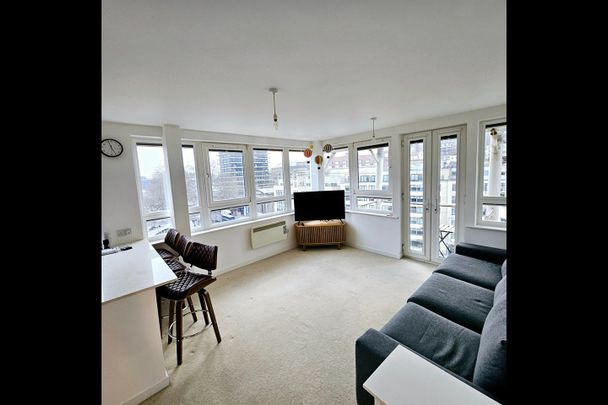 2 Bed Flat, St. Giles Court, BS1 - Photo 1