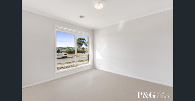 ⭐ Modern Living at Its Finest in Officer! - Photo 1