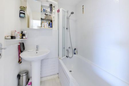 1 Bed Flat, St. Georges Drive, SW1V - Photo 2