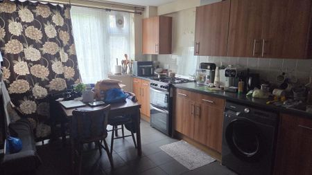 1 bedroom in a house share to rent - Photo 4