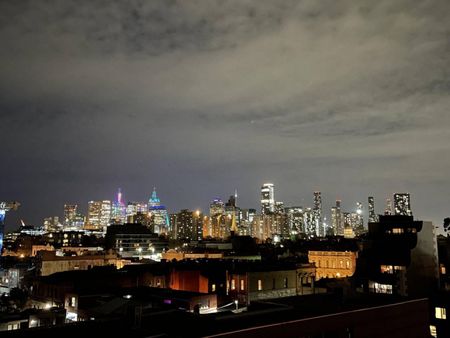 New Luxurious Apartment - Photo 3