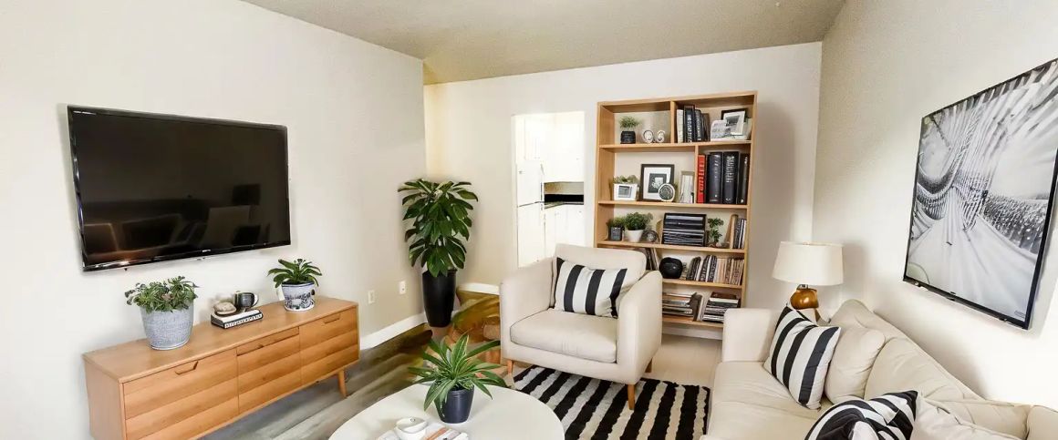 Rose Apartments — Bachelor - Photo 1