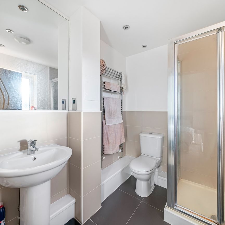 2 Bed Flat, Fairthorn Road, SE7 - Photo 1