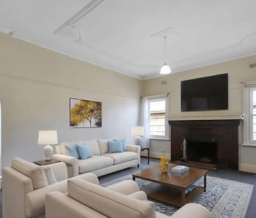 CHARMING 3 BEDROOM COTTAGE CLOSE TO TOWN!!! - Photo 1