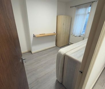 1 Bed Flat, Mersham Road, CR7 - Photo 3