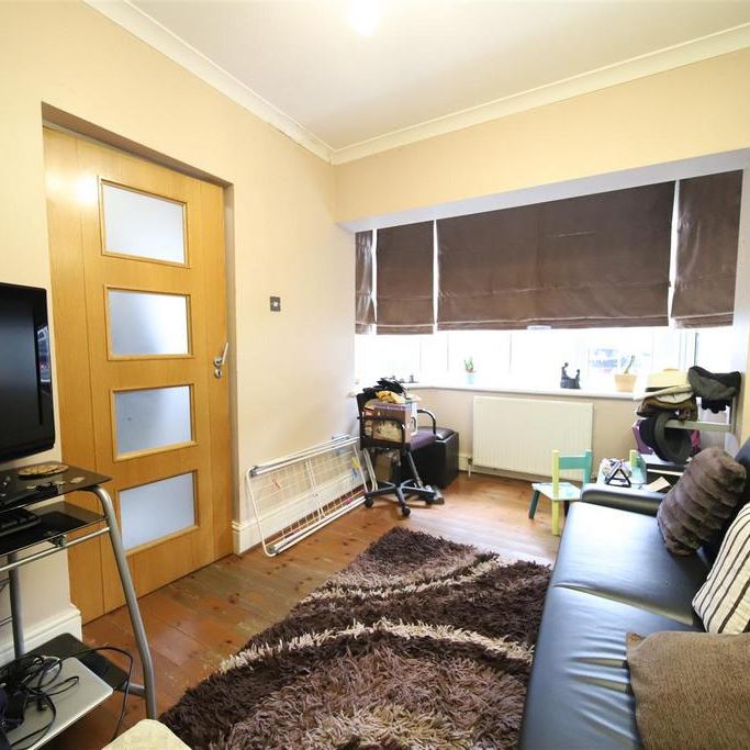 5 bedroom semi-detached house to rent - Photo 1