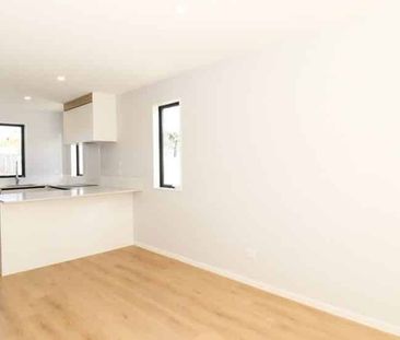Nearly New 2 Bedroom in Sunnyhills - Photo 2