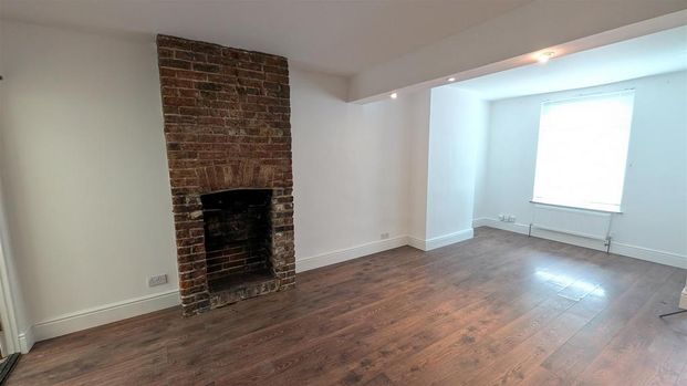 2 bedroom terraced house to rent - Photo 1