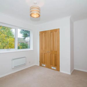 2 bedroom flat in Kingston upon Thames - Photo 2