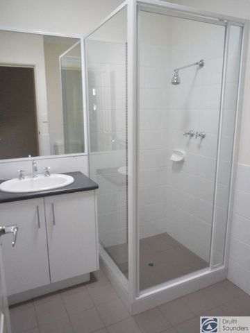 AIR CON, DOUBLE LOCK UP GARAGE, DISHWASHER HOME OPEN SATURDAY 21 MARCH AT 9.45AM SHARP! - Photo 4