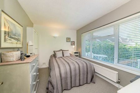 River Bank, Thames Ditton, KT7 - Photo 3