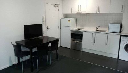 Fully Furnished 1Bed room Apartment on Upper Queen - rent including water - Photo 4